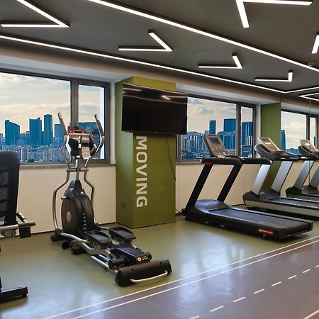 Holiday Inn Shanghai Huaxia By Ihg - Overlooking City Scenery At Sky View Restaurant 외부 사진