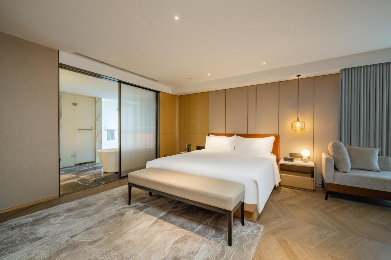 Holiday Inn Shanghai Huaxia By Ihg - Overlooking City Scenery At Sky View Restaurant 외부 사진