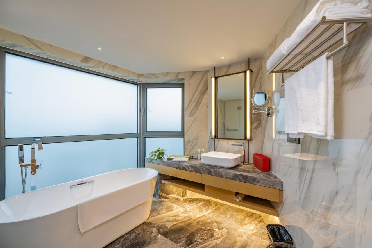 Holiday Inn Shanghai Huaxia By Ihg - Overlooking City Scenery At Sky View Restaurant 외부 사진