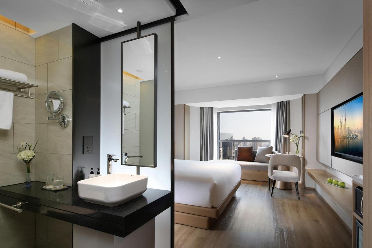 Holiday Inn Shanghai Huaxia By Ihg - Overlooking City Scenery At Sky View Restaurant 외부 사진