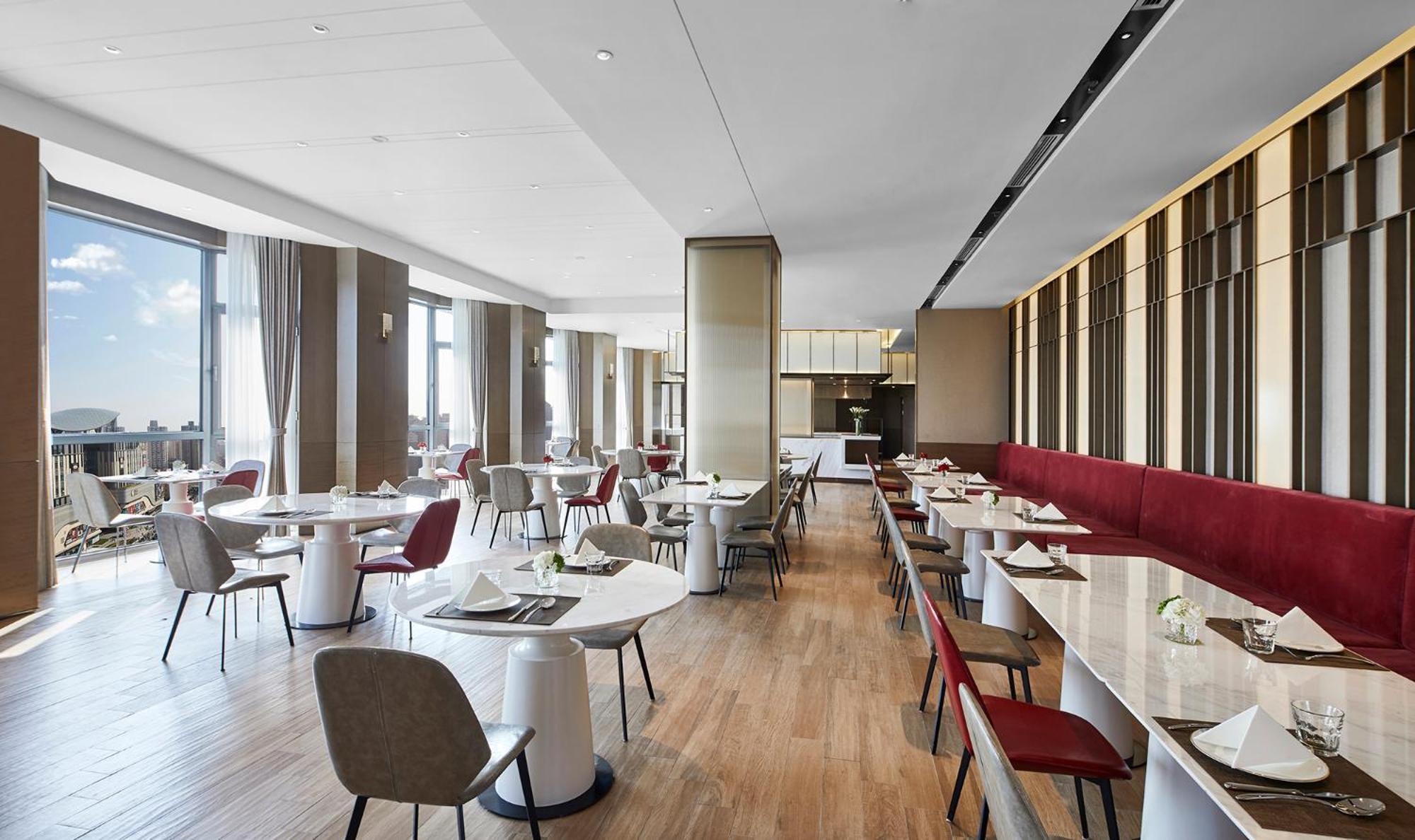 Holiday Inn Shanghai Huaxia By Ihg - Overlooking City Scenery At Sky View Restaurant 외부 사진