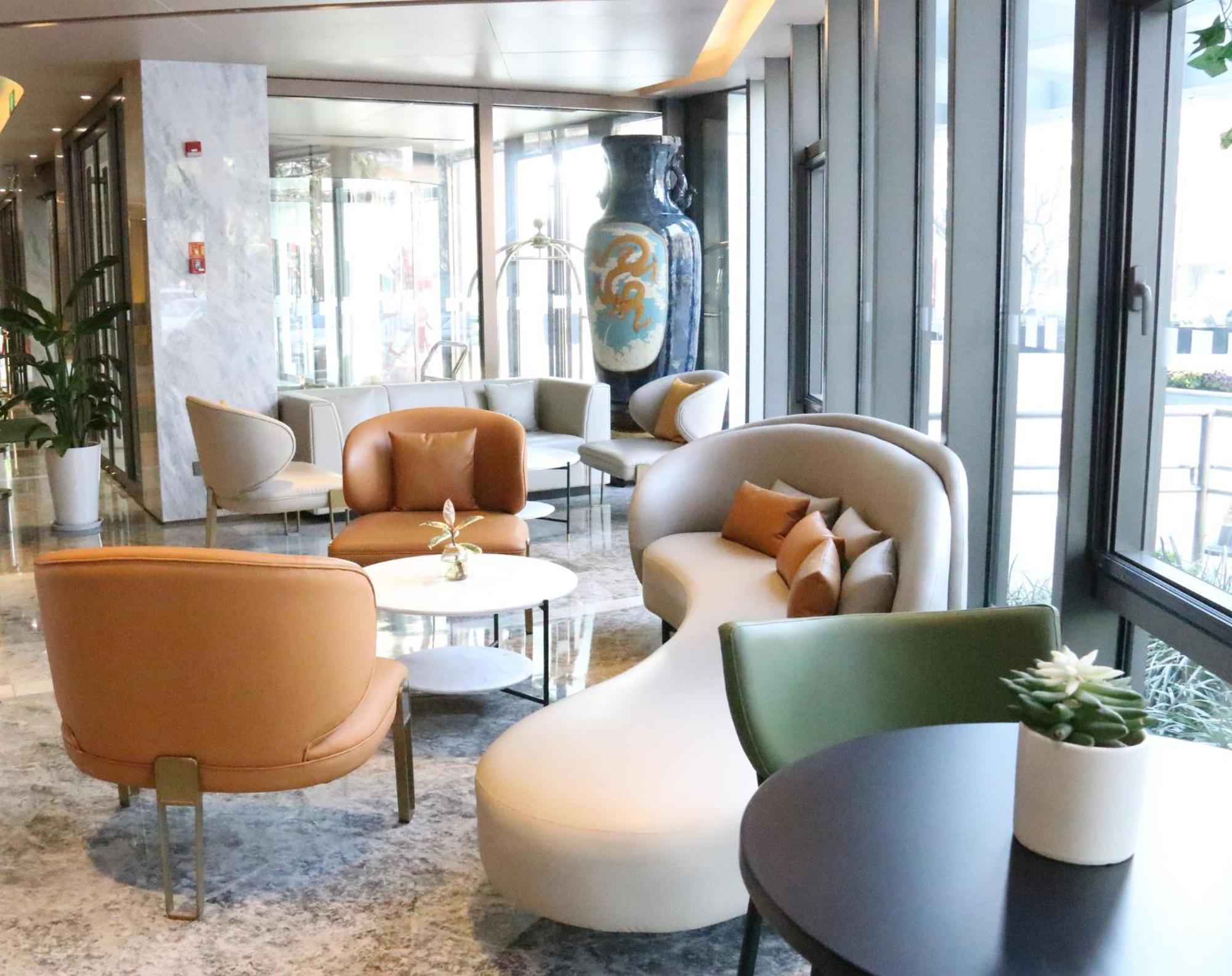 Holiday Inn Shanghai Huaxia By Ihg - Overlooking City Scenery At Sky View Restaurant 외부 사진