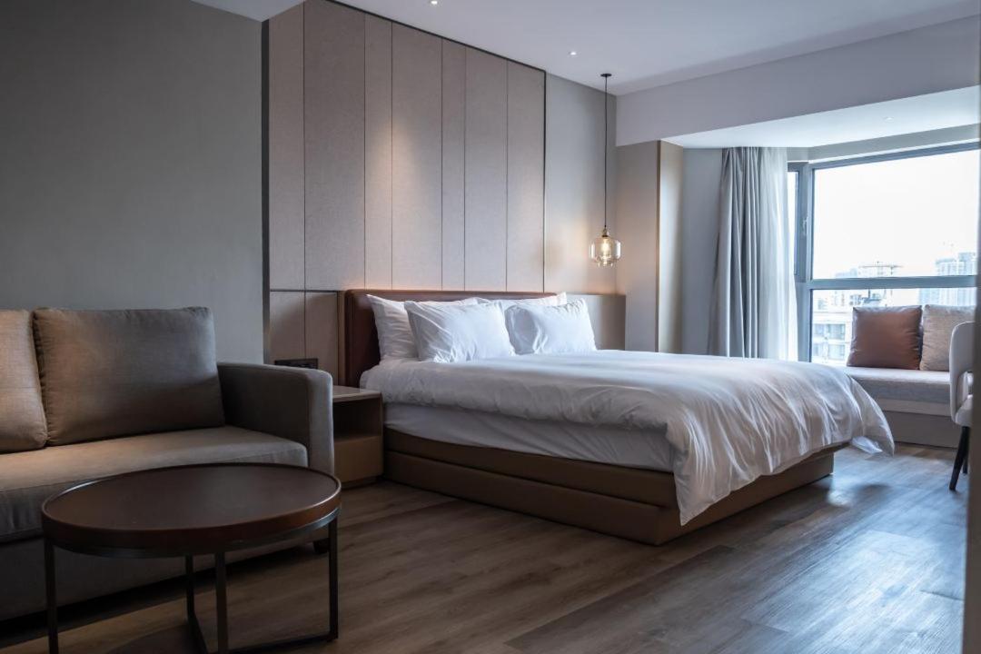 Holiday Inn Shanghai Huaxia By Ihg - Overlooking City Scenery At Sky View Restaurant 외부 사진