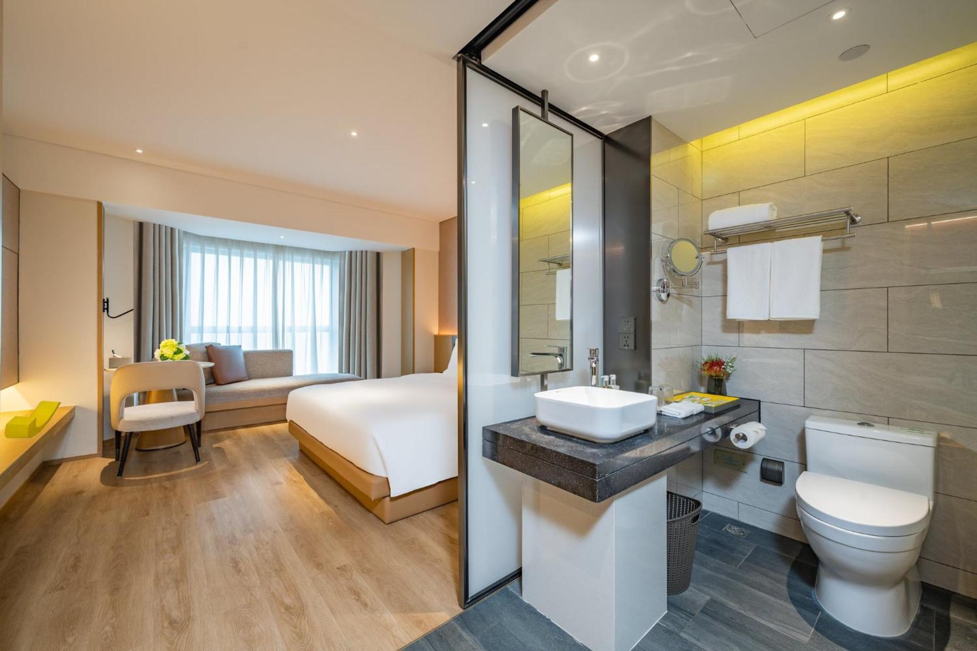 Holiday Inn Shanghai Huaxia By Ihg - Overlooking City Scenery At Sky View Restaurant 외부 사진